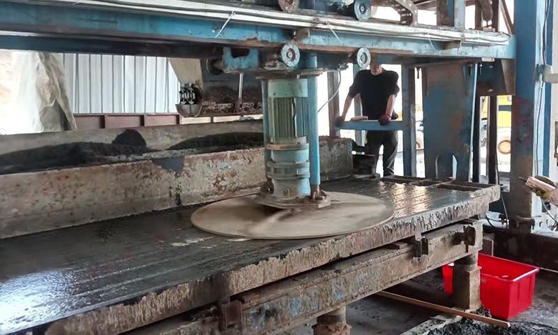 云南-遷移單模半自動(dòng)漏糞板生產(chǎn)線